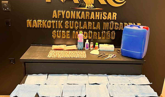 Polis uyuşturucu imalathanesine yaptığı baskında 5 kişiyi yakaladı