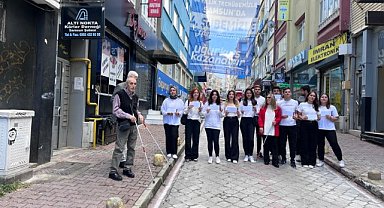 Samsun’da beyaz baston bilinci testinde OMÜ öğrencileri yüksek not aldı