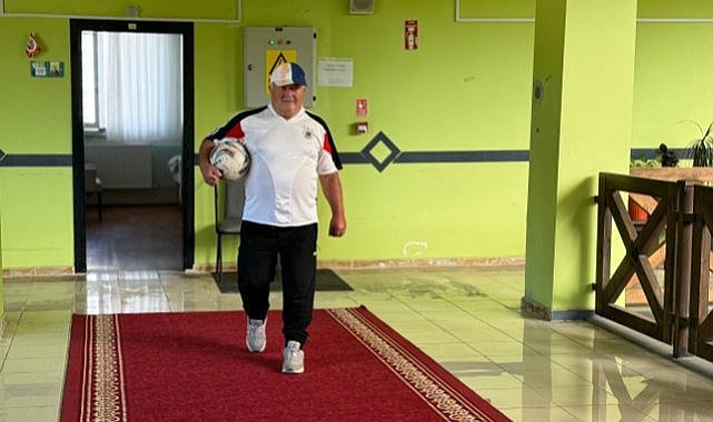Samsun'da Maradona Kamil'in futbol sevdası huzurevinde de sürüyor