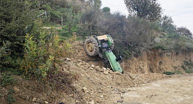 Samsun'da traktör şarampole devrildi! 26 yaşındaki sürücü ağır yaralandı
