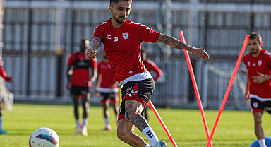 Samsunspor, Adana Demirspor maçına ısınıyor