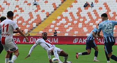 Samsunspor Adana Demirspor maçında 2-1 öne geçti