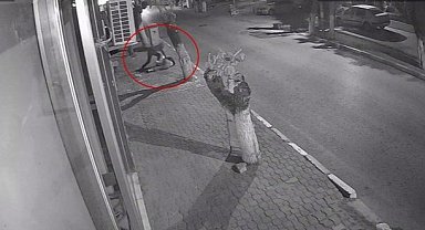 Takıntılı komşu genç kızı boynundan bıçakla yaraladı