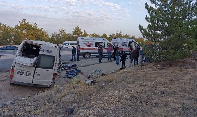 Tarım işçilerini taşıyan minibüs devrildi: 2 ölü, 13 yaralı