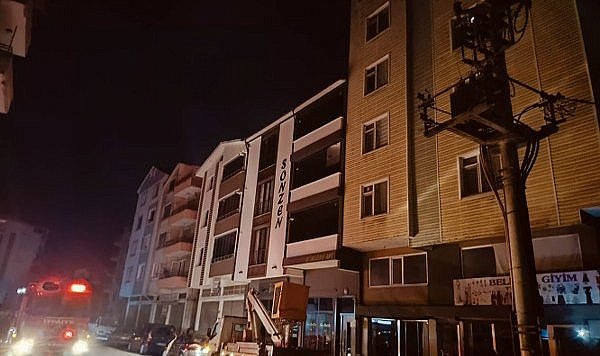 Terme’de elektrik direği yangın çıkardı