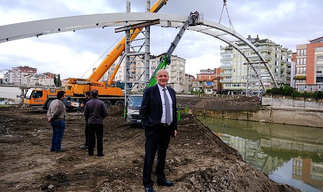 Terme’de yaya köprüsü tamamlanıyor