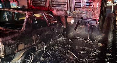 Tomruk yüklü tıra çarpan otomobil alev aldı! 1 ağır yaralı