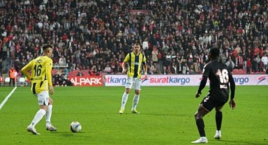 Trendyol Süper Lig'de ilk yarı: Samsunspor 0 - Fenerbahçe 1