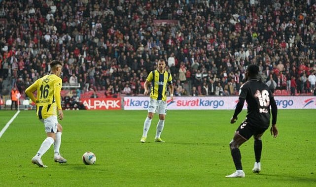 Trendyol Süper Lig'de ilk yarı: Samsunspor 0 - Fenerbahçe 1