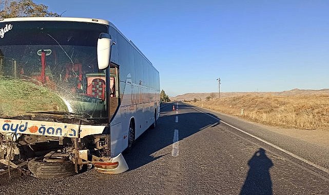 Yolcu otobüsü ile otomobil çarpıştı: 1 ölü, 3 yaralı