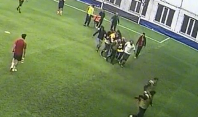 18 yaşındaki gencin acı sonu! Futbol oynarken kalp krizi geçirip öldü