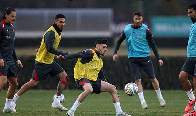 A Milli Takım Karadağ maçına ısınıyor