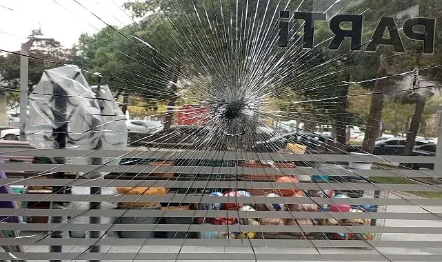 AK Parti İlçe Başkanlığına saldırı! 