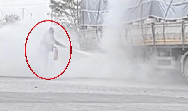 Akaryakıt istasyonunda TIR'ın patlayan lastiği alev aldı