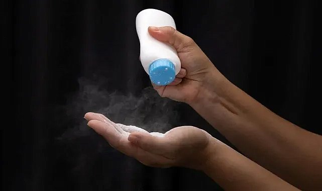 Bebek pudraları piyasadan toplatılıyor: İçerisinde kanserojen madde tespit edildi!