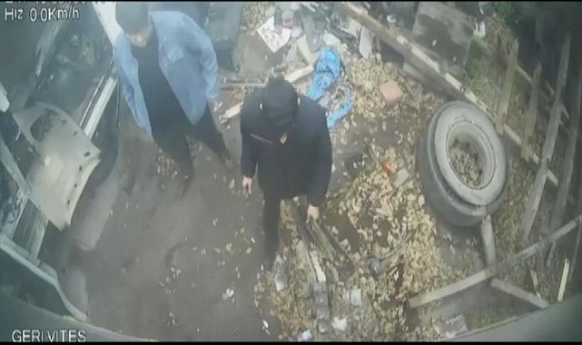 Belediye otobüsünü çaldılar, parçalarken kıskıvrak yakalandılar