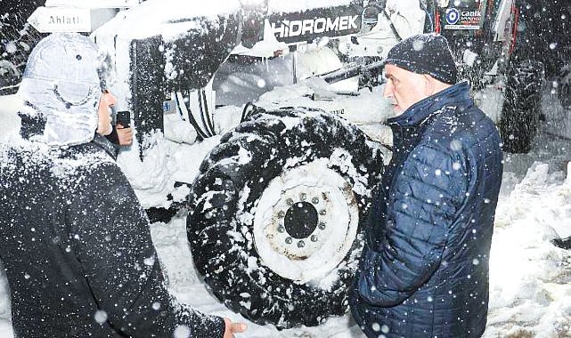 Canik'te karla etkin mücadele sürüyor