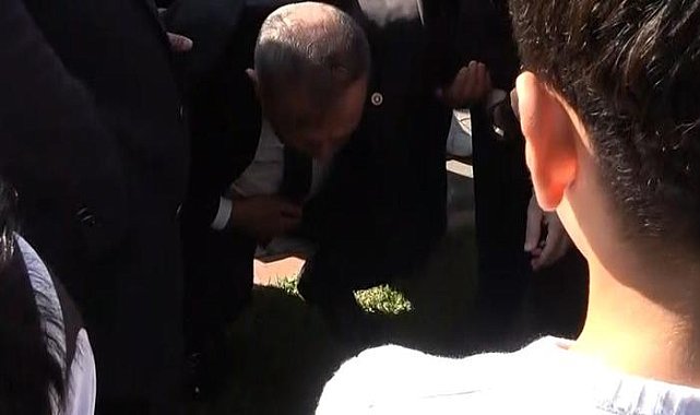 CHP'li Gökan Zeybek hastanelik oldu! Açıklama yaptıktan sonra fenalaşıp yere yığıldı