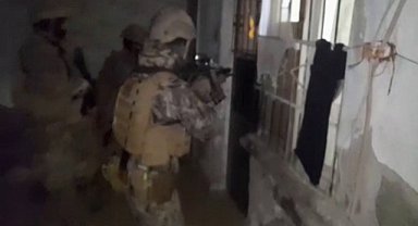 Düğün magandalarının evinden cephanelik çıktı