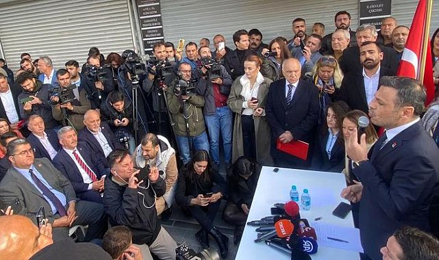 Esenyurt'ta hareketli dakikalar! Belediye başkan yardımcıları görevden alındı