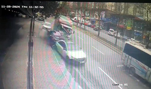 Esenyurt’ta kamyonet 5 araca çarptı