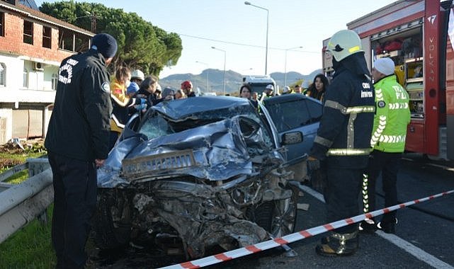 Feci kaza! Otomobil ile kamyon çarpıştı 3 kişi öldü