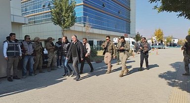 Hastane önünde silahlı saldırı! 2 kişi öldü