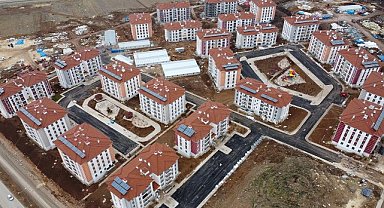 Hatay'da depremzedelere yeni evler teslim edildi