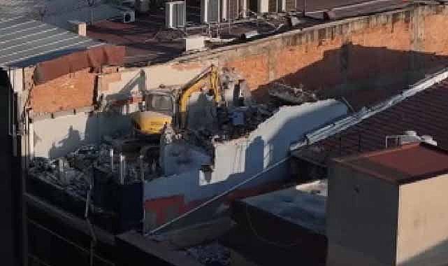 İstanbul Güngören'de 4 katlı binanın 3. katı çöktü