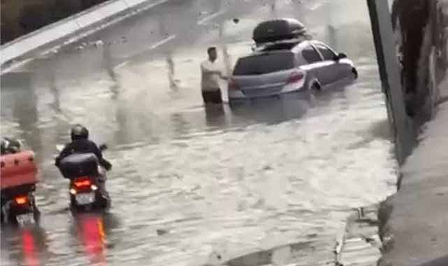 İzmir sağanağa teslim oldu