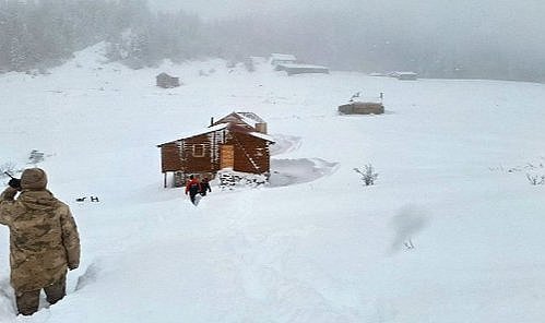 Karda mahsur kalmışlardı! 2 gün sonra kurtarıldılar