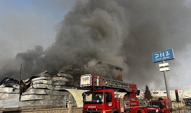 Kayseri'de mobilya fabrikasında büyük yangın! İlk belirlemelere göre 3 işçi hayatını kaybetti