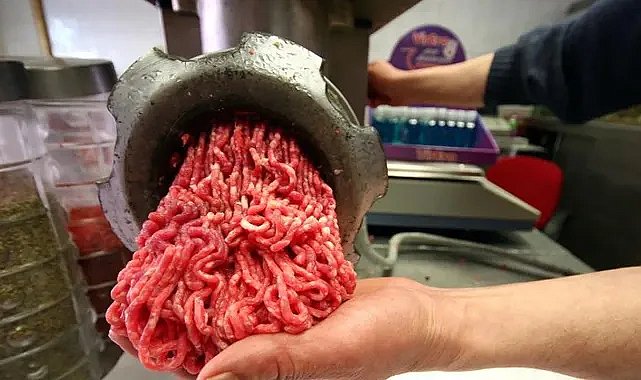 Kıyma skandalı: Kırmızı et diye bakın ne satmışlar!