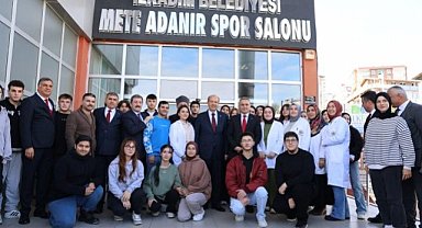 KKTC Cumhurbaşkanı Tatar, Mete Adanır Spor Salonu'nu ziyaret etti