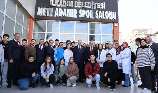 KKTC Cumhurbaşkanı Tatar, Mete Adanır Spor Salonu'nu ziyaret etti
