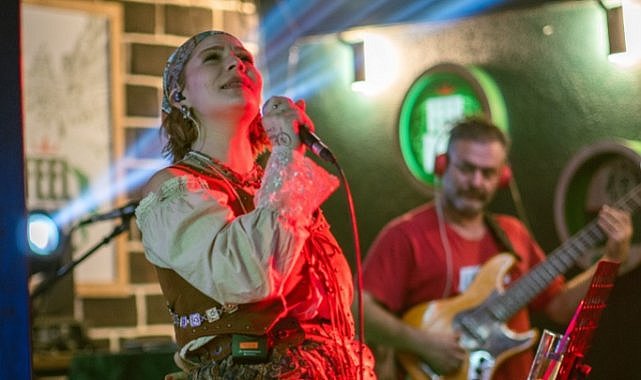 Melis Çelikler'den duygusal veda konseri