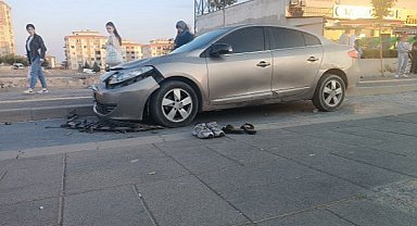Otomobil kaldırıma çıktı! 1 ölü, 1 yaralı