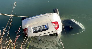 Otomobil kanala uçtu! Baba ve oğlu hayatını kaybetti