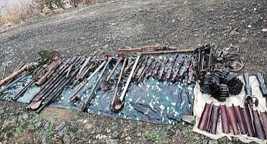 Pençe-Kilit operasyonunda teröristlerin inlerinde ele geçirilen silahlar paylaşıldı