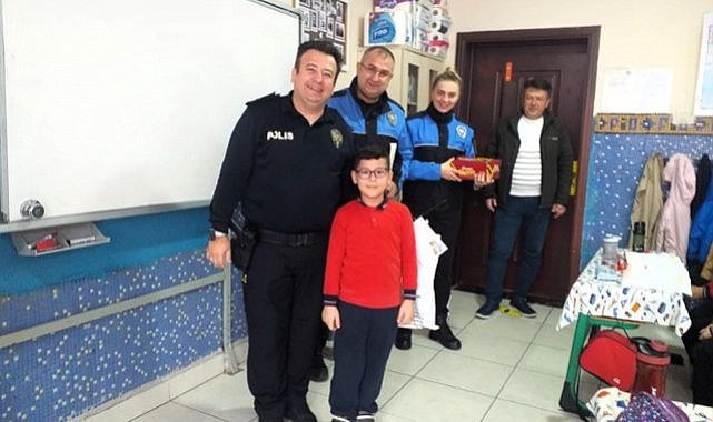 Samsun Bafra Emniyet Müdürü Öner'den minik Yusuf'a jest