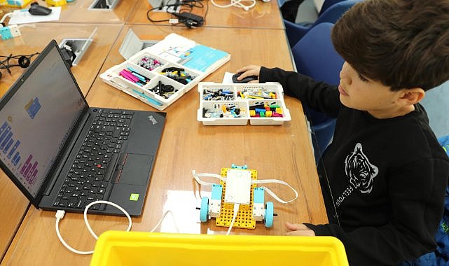 Samsun'da çocuklar tatilde bilimle buluşuyor