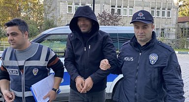 Samsun’da pazarlamacının minibüsünden hırsızlık yapan şüpheliye gözaltı