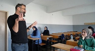 Samsun'da serebral palsi hastası öğretmen örnek oluyor