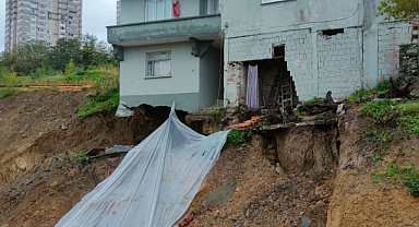 Samsun'da toprak kayması! 2 katlı bina hasar gördü