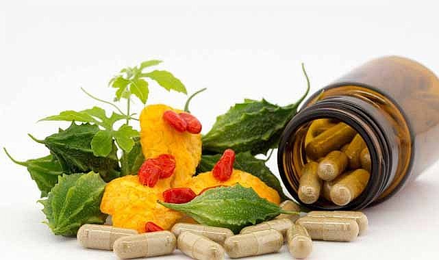 Samsun Eczacı Odası Başkanı Karacan: Sağlığımız market rafında tehlikeye atılıyor