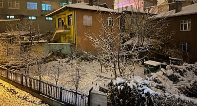 Samsun Kavak'ta kar yağışı sürüyor