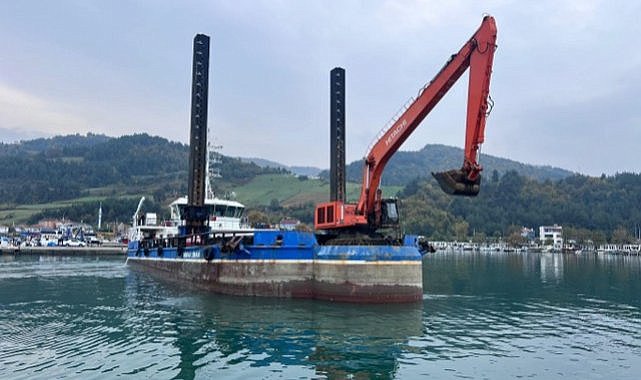 Samsun Yakakent Balıkçı Barınağı'nda dip temizliği