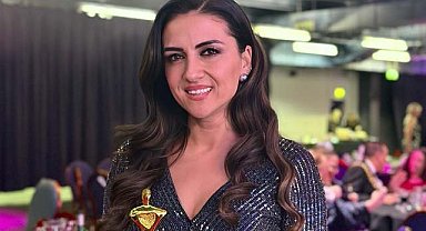 Samsunlu öğretmen Dilek Livaneli, Birleşik Krallık'ta yaşam boyu başarı ödülü aldı