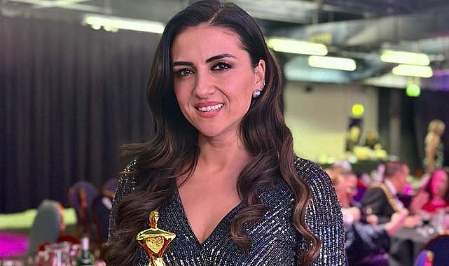 Samsunlu öğretmen Dilek Livaneli, Birleşik Krallık'ta yaşam boyu başarı ödülü aldı