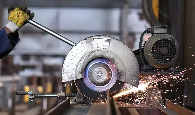 Sanayi üretiminde: Yıllık azalma, aylık artış